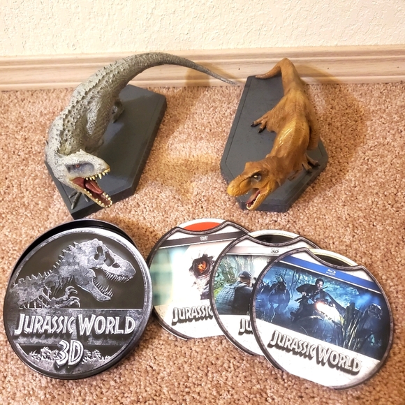 NEW Jurassic world Set from Universal studio - Picture 4 of 7